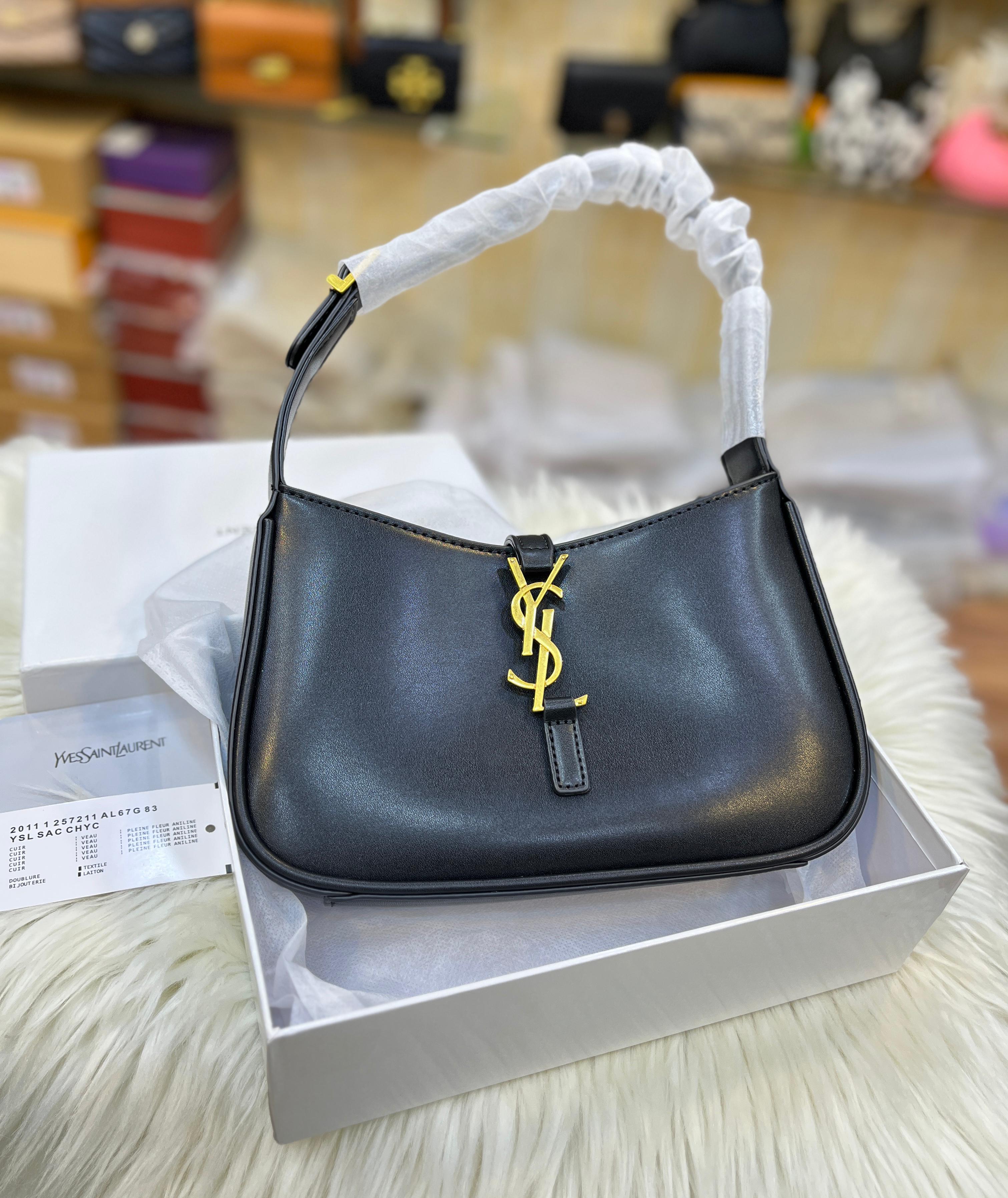 SAINT LAURENT Shoulder Bag